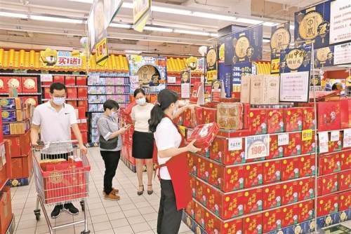 應節食品迎銷量高峰 傳統月餅領跑市場，無糖新品異軍突起
